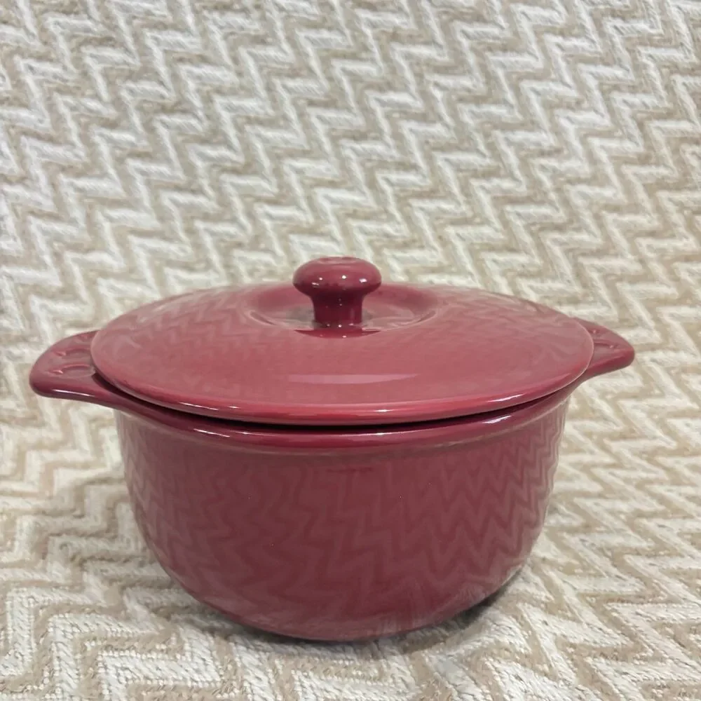Chantal 1.75 Quart Red Apple Casserole Dish With Lid